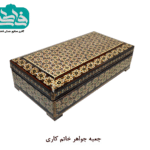 جعبه جواهرات خاتم کاری با طراحی سنتی و نفیس، ابعاد ۱۰×۲۰ سانتی‌متر و فضای داخلی با پوشش جیر نرم.